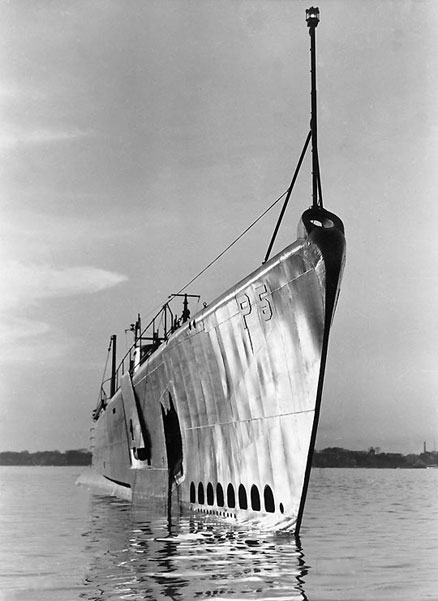 USS Perch bow view