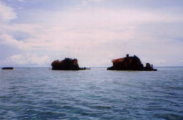 USS Darter wreck in 1998